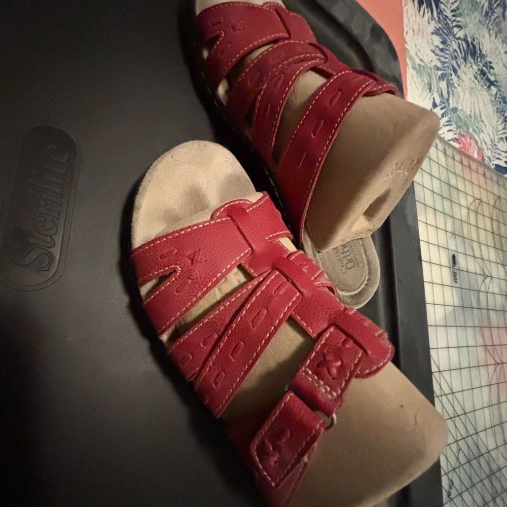Kohl's Red and Tan Strappy Sandals - Picture 6 of 8